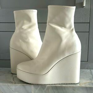 EUC virtually new Steve Madden platform boots (7)